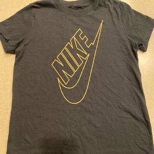 Nike tee Kids size Med